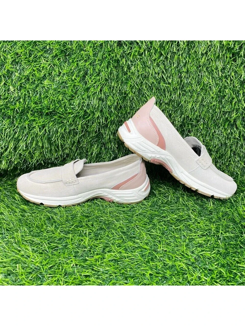 NEW Vionic 23Walk Loafer Women's Size 8 Loafers Slip-Ons Cream Suede 2296